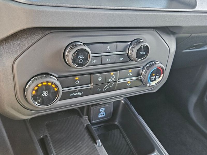 2025 Ford Bronco Base photo 16