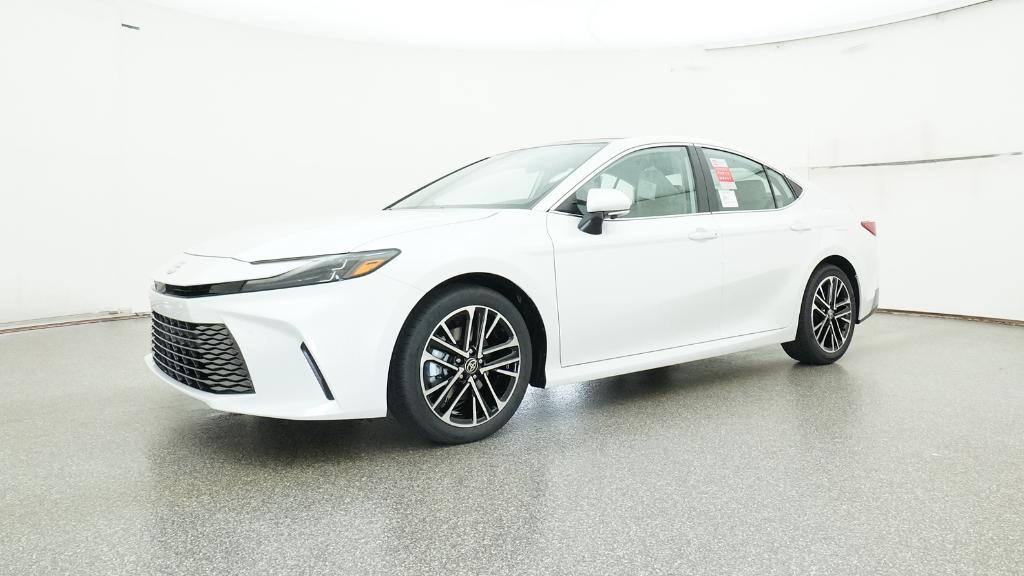 2025 Toyota Camry XLE photo 6