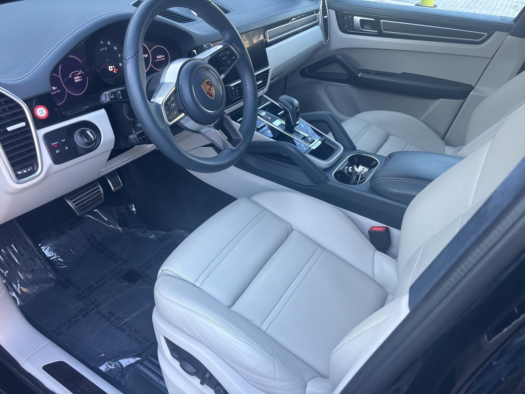 2022 Porsche Cayenne GTS photo 4