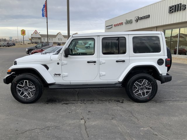 2025 Jeep Wrangler Sahara photo 2