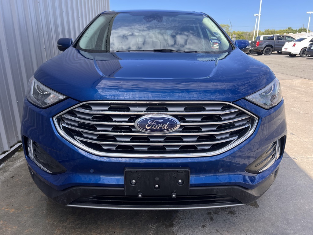 2022 Ford Edge Titanium photo 2