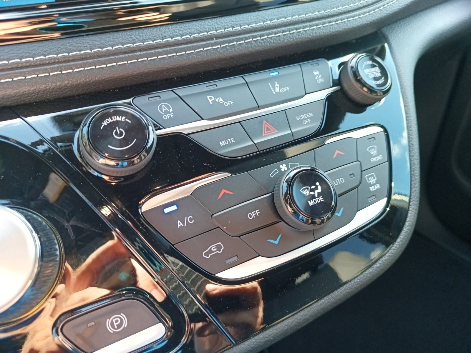 2026 Chrysler Pacifica photo 15