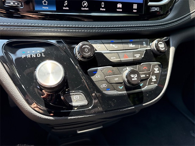 2026 Chrysler Pacifica photo 18