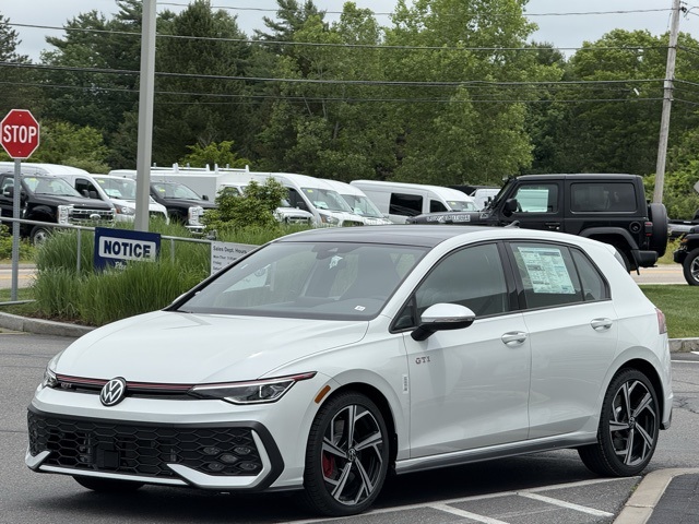 2025 Volkswagen Golf GTI SE photo 4