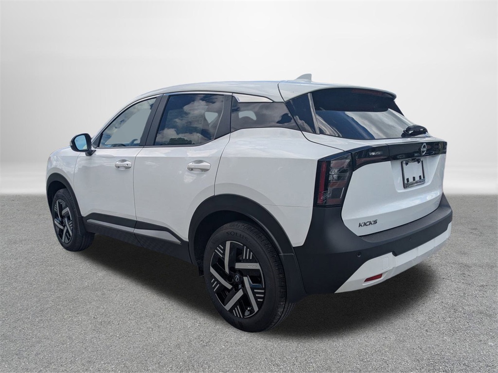 2025 Nissan Kicks SV photo 3