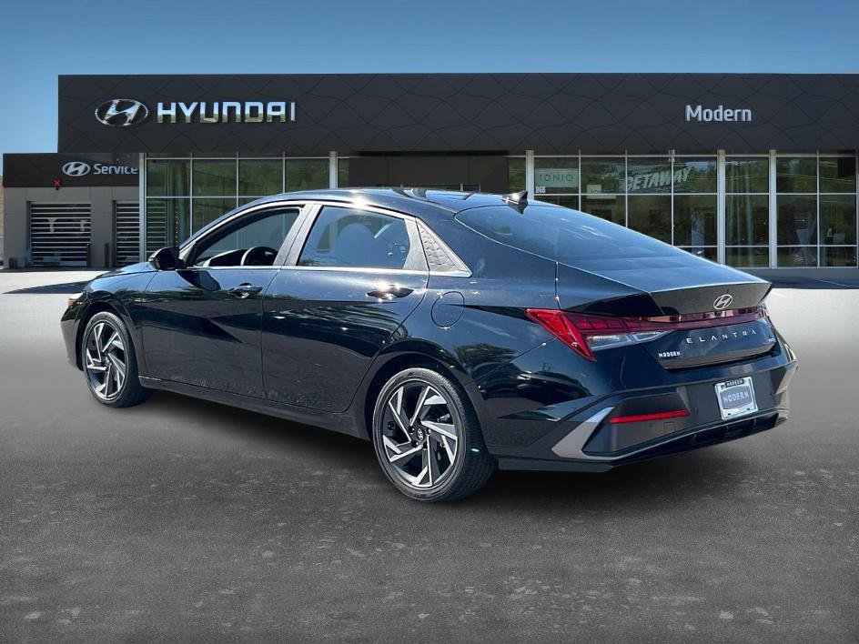 2024 Hyundai Elantra Hybrid Limited photo 4