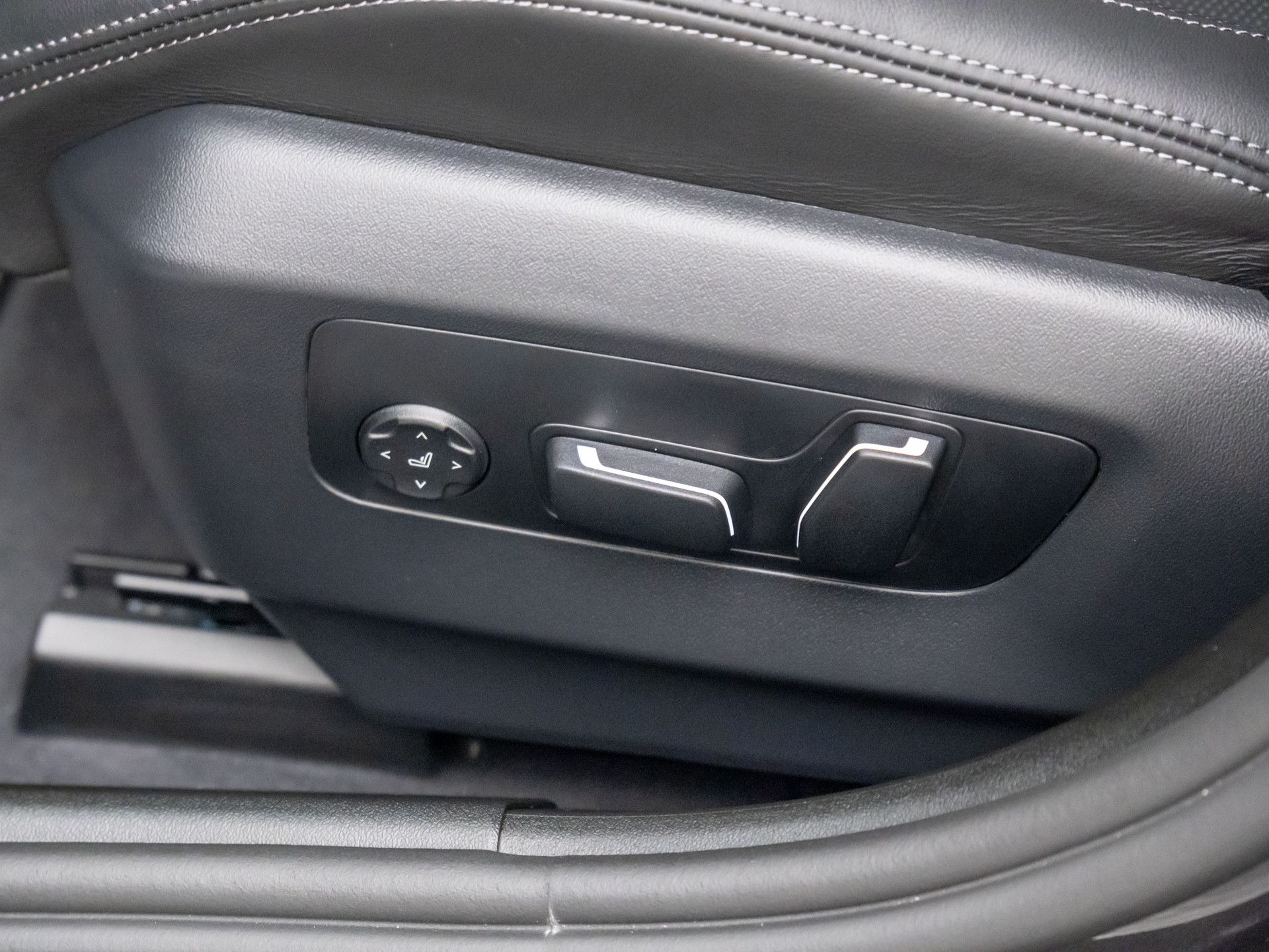 New 2026 Dark Graphite Metallic BMW Base image 15
