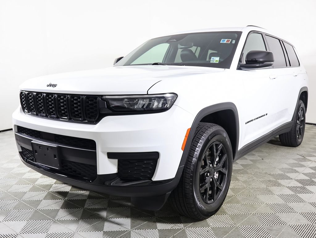 2024 Jeep Grand Cherokee Altitude photo 2
