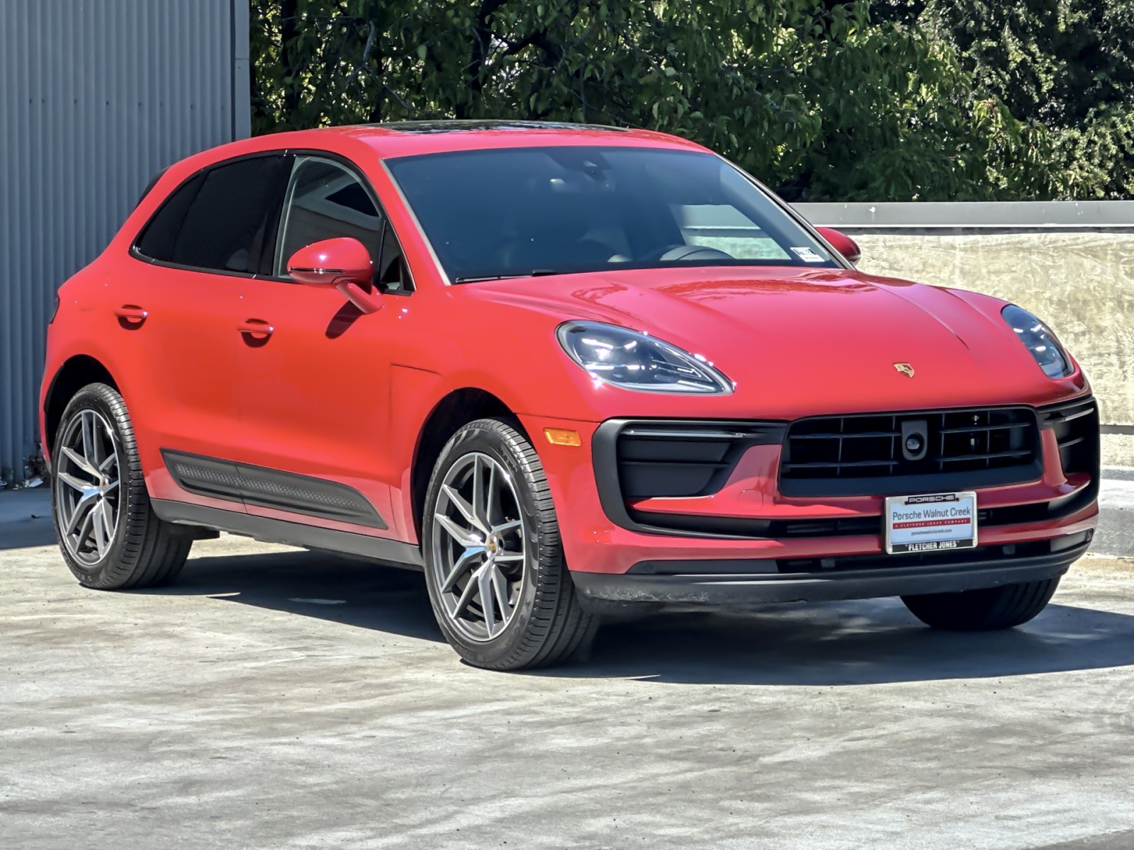 2025 Porsche Macan T photo 11