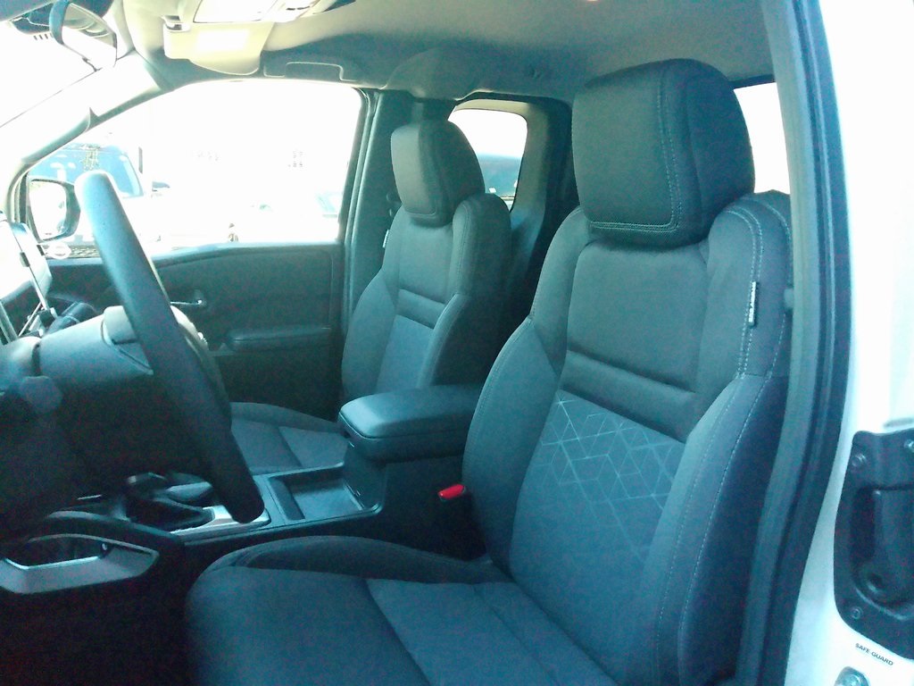 2025 Nissan Frontier SV photo 9