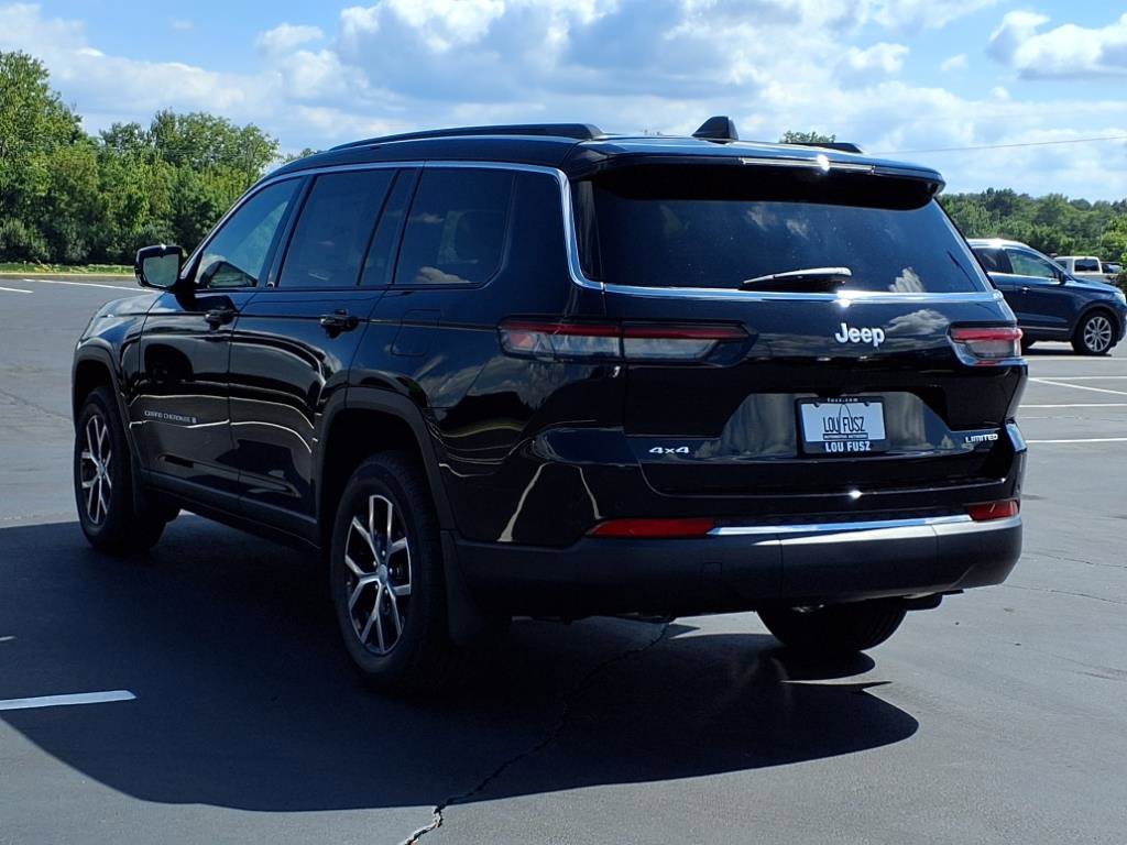 2025 Jeep Grand Cherokee Limited photo 3