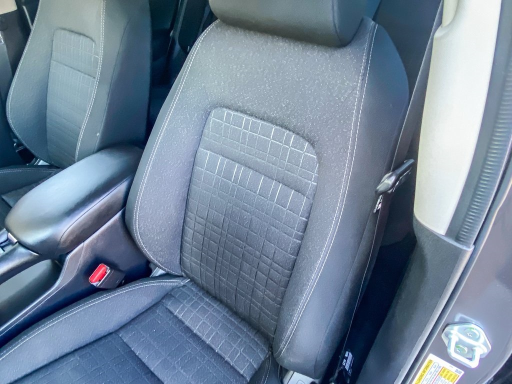 2025 Honda HR-V LX photo 24