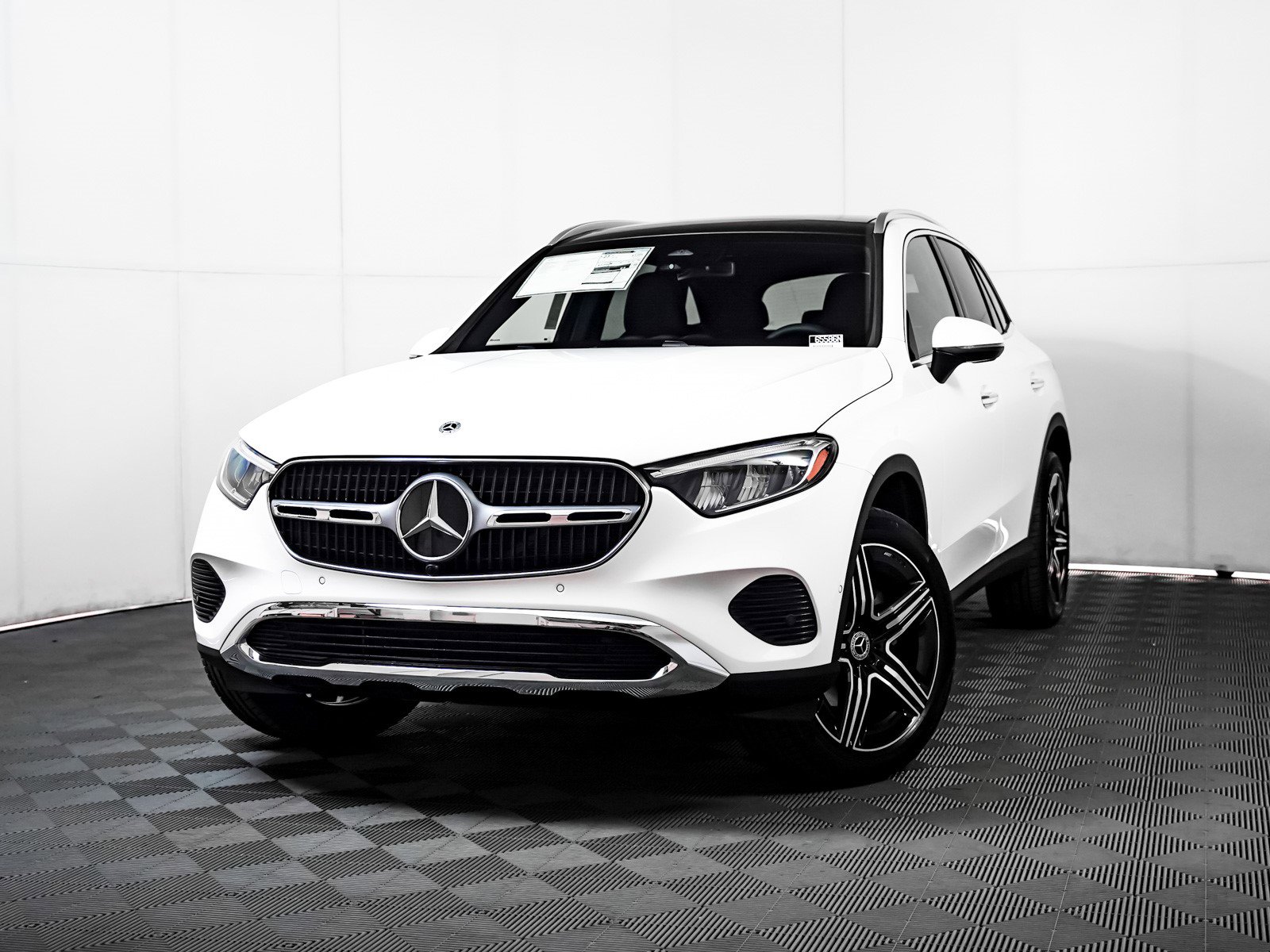 2026 Mercedes-Benz GLC Base's photo