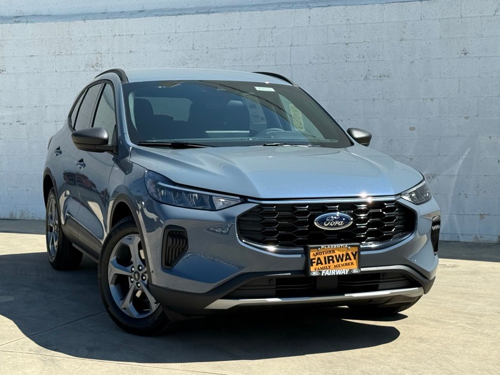 2025 Ford Escape ST-Line photo 2