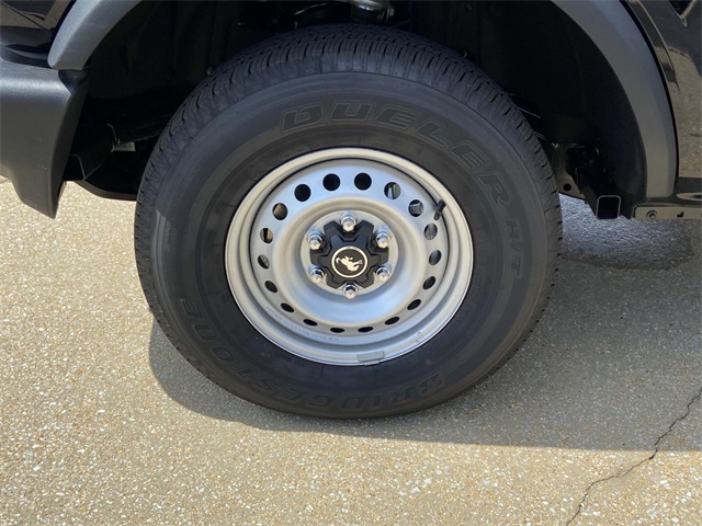 2025 Ford Bronco Base photo 6