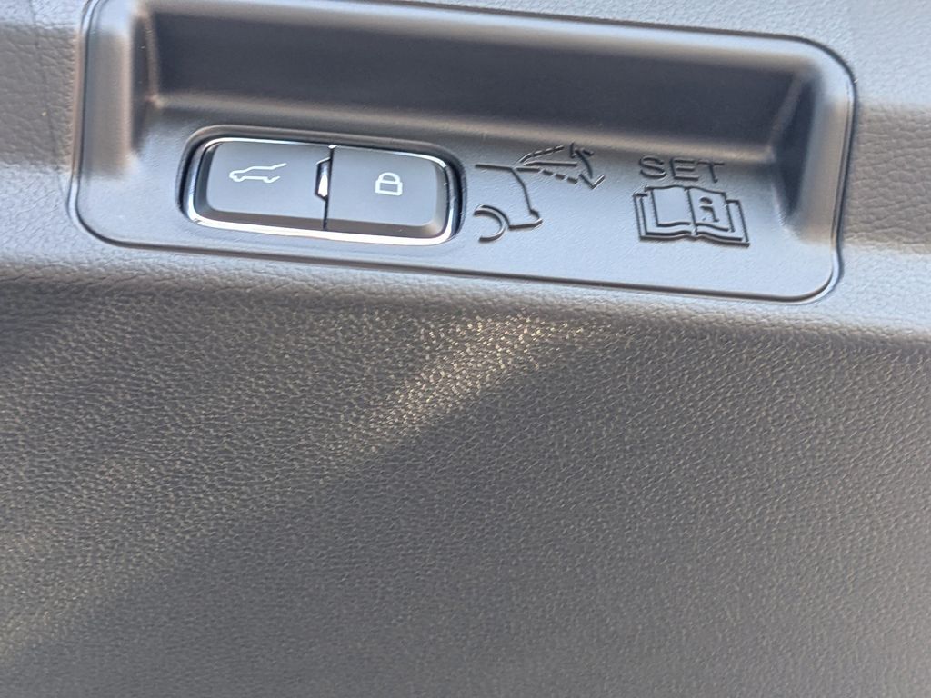 2025 Ford Explorer ST photo 12