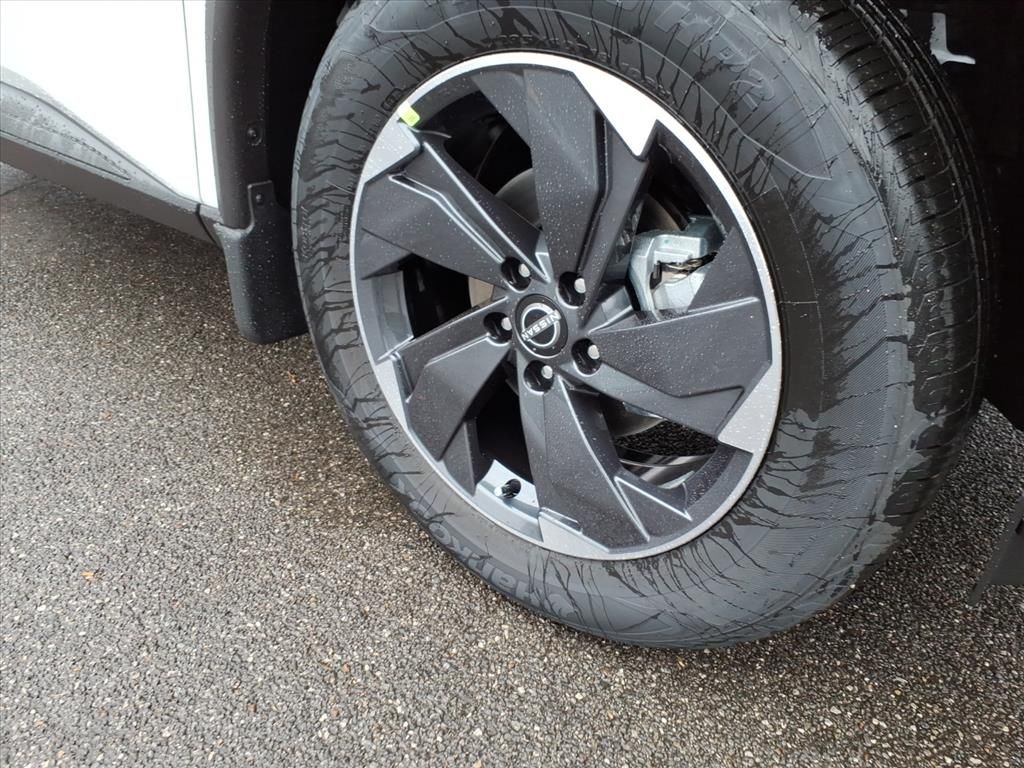 2026 Nissan Rogue SV photo 3