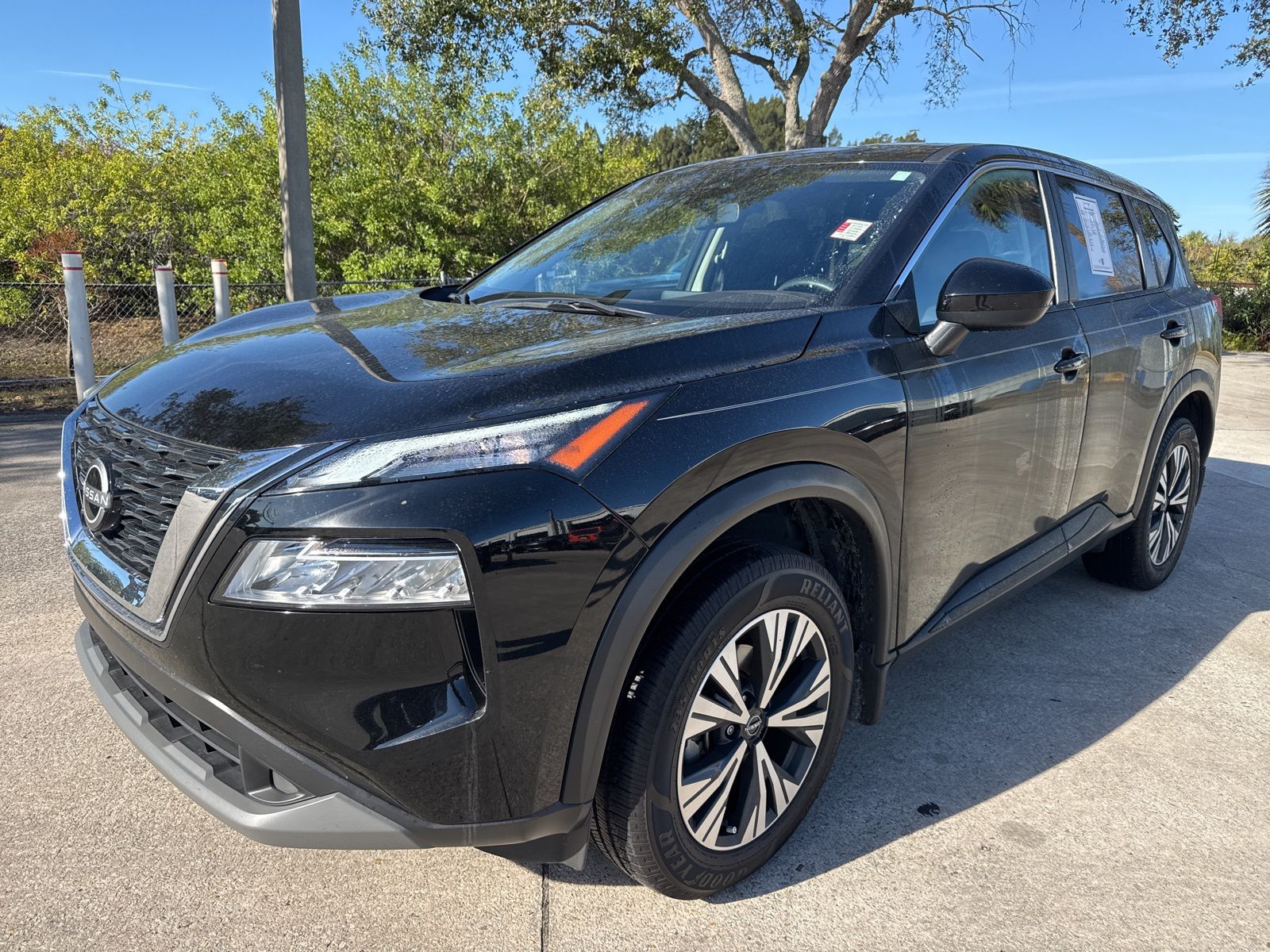 2023 Nissan Rogue SV's photo