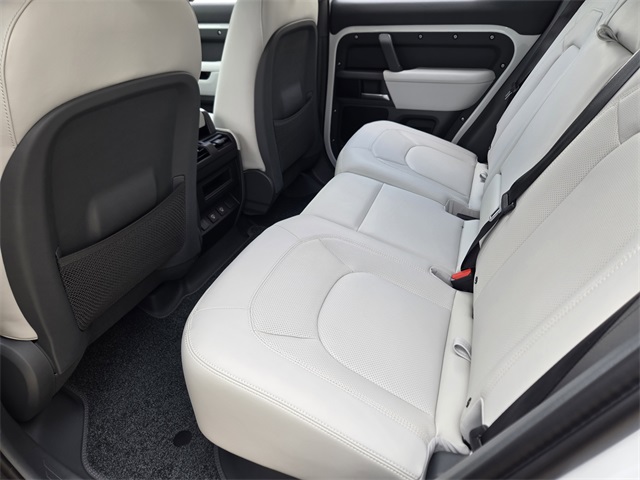 2025 Land Rover Defender 110 X-Dynamic SE photo 19