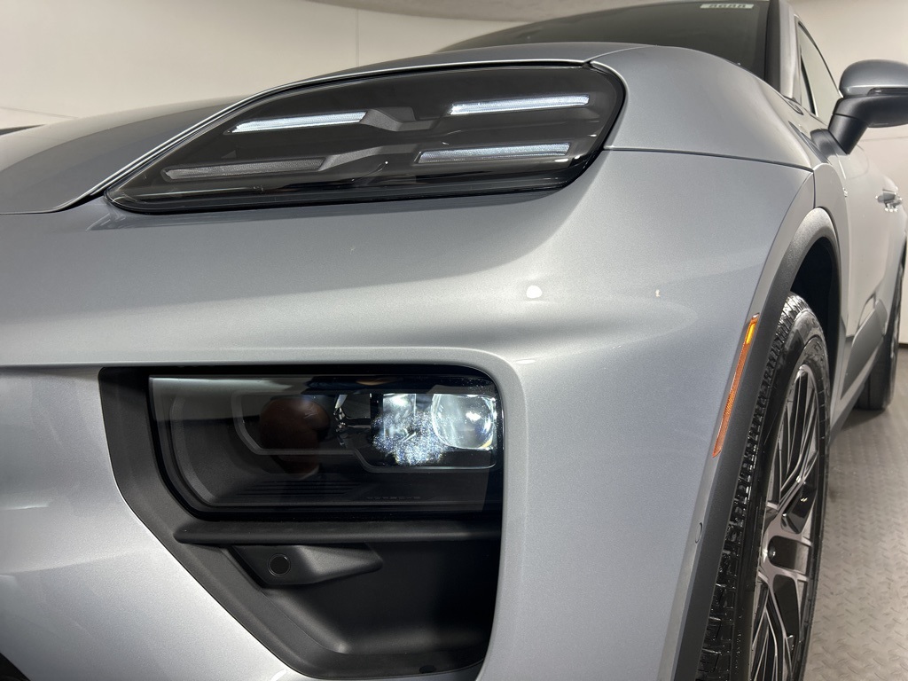 2025 Porsche Macan Electric photo 30