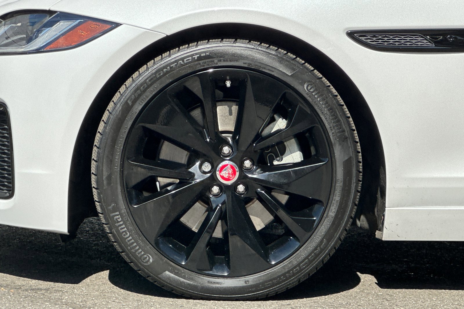 2023 Jaguar XF SE photo 12