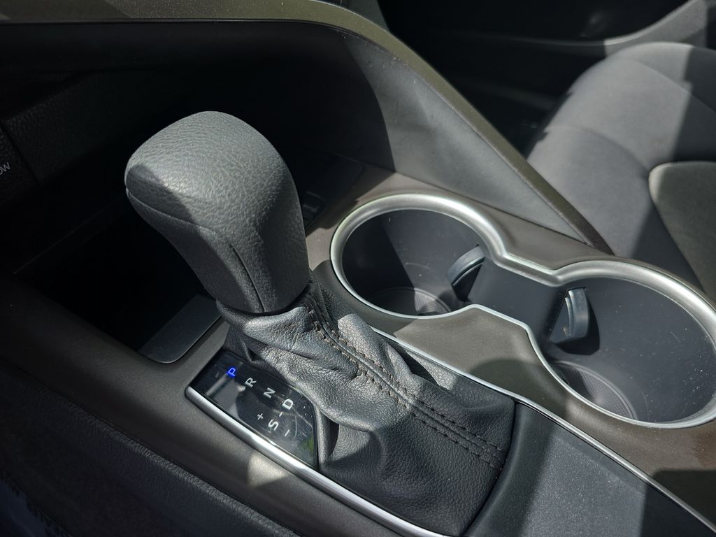 2021 Toyota Camry LE photo 23