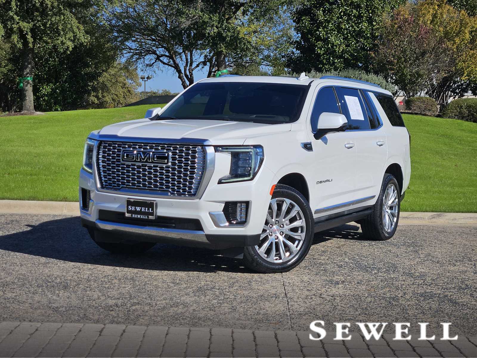 2022 GMC Yukon Denali's photo