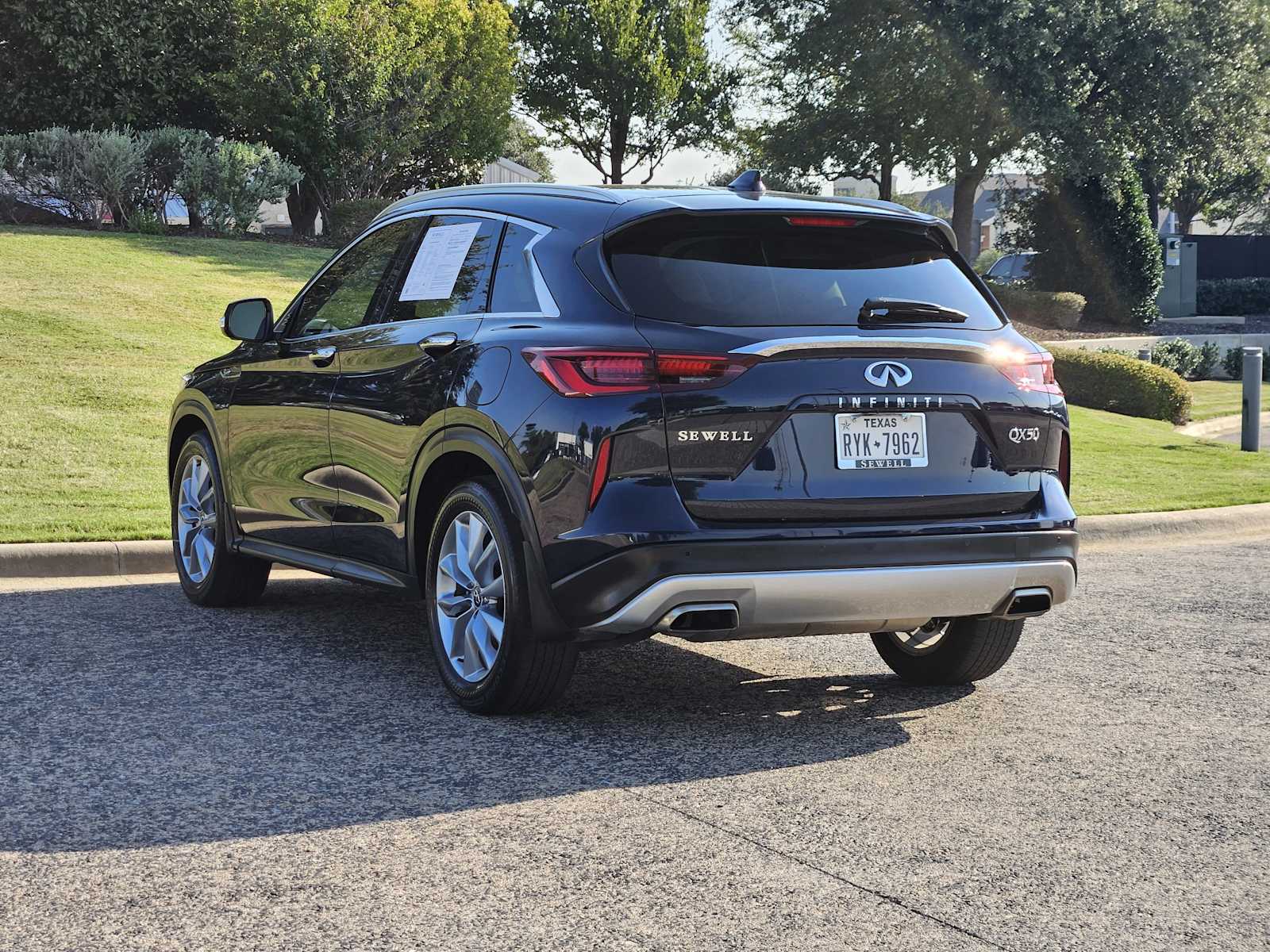 2022 Infiniti QX50 Essential photo 4