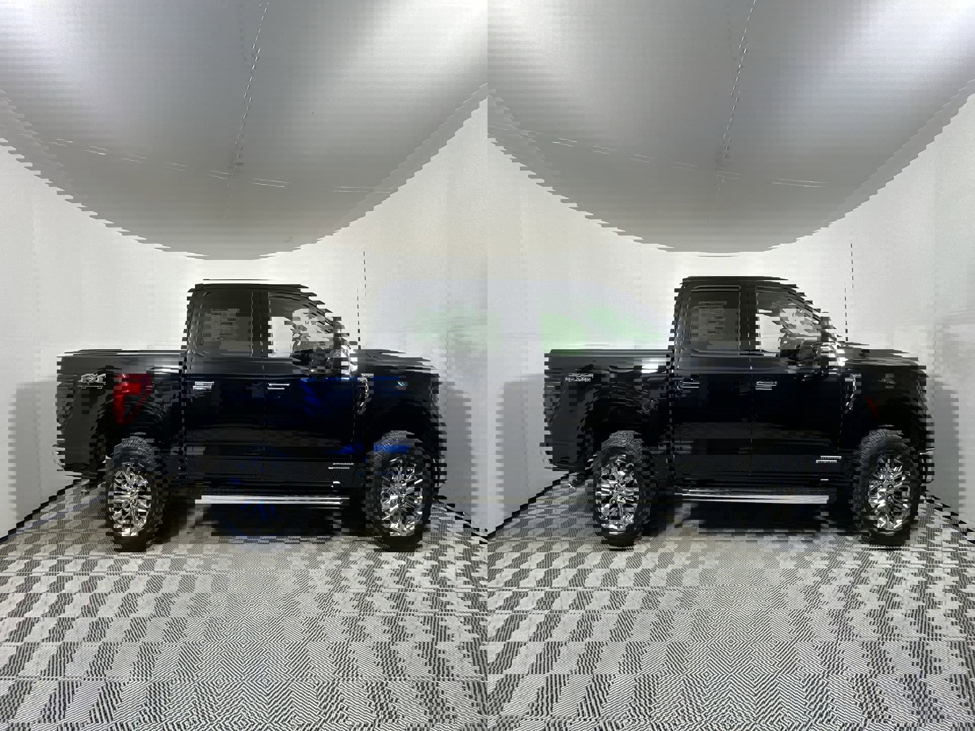 2025 Ford F-150 XLT photo 7