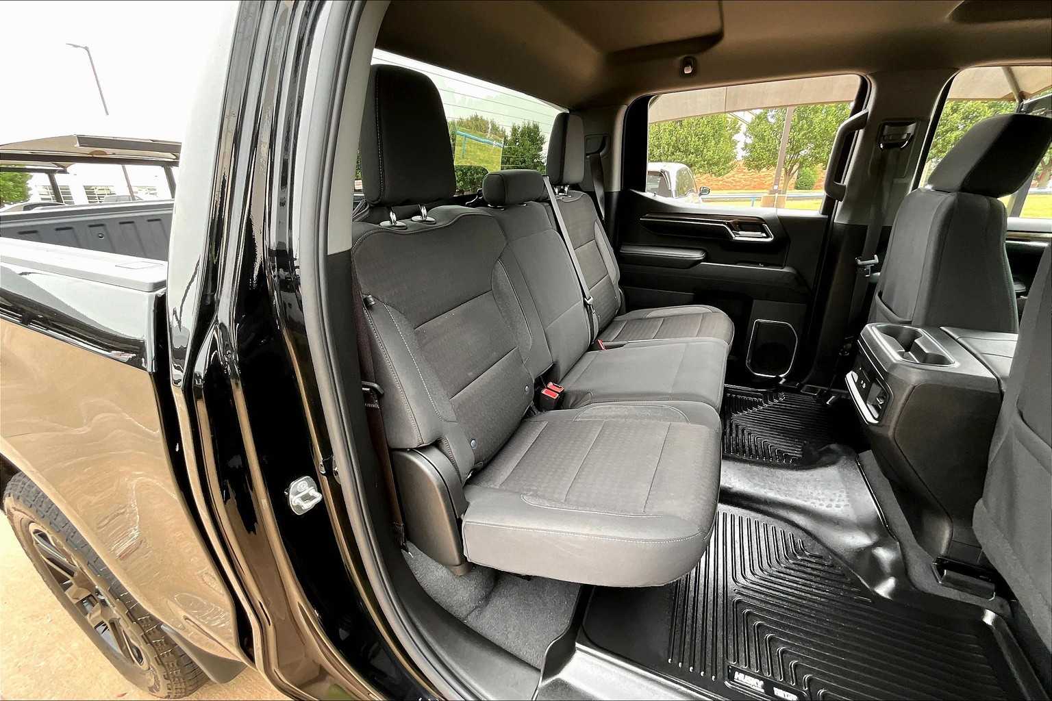 2024 Chevrolet Silverado 1500 RST photo 16