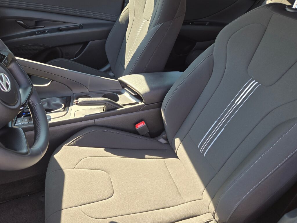2025 Hyundai Elantra SEL Sport photo 15