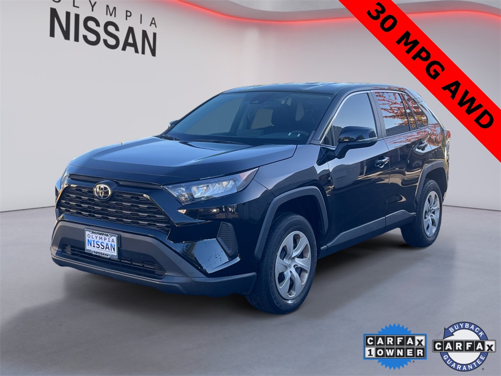 2022 Toyota RAV4 LE's photo