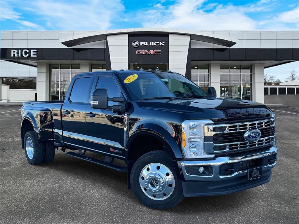 2023 Ford F-450 Super Duty XLT's photo