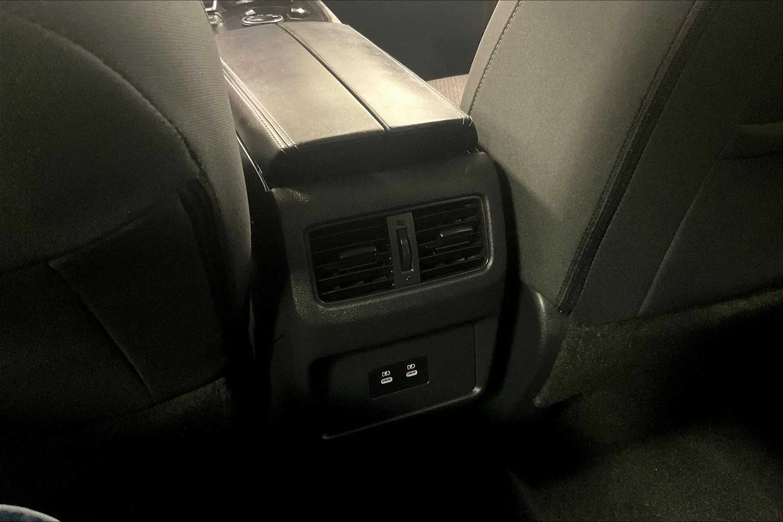 2024 Nissan Rogue SV photo 27