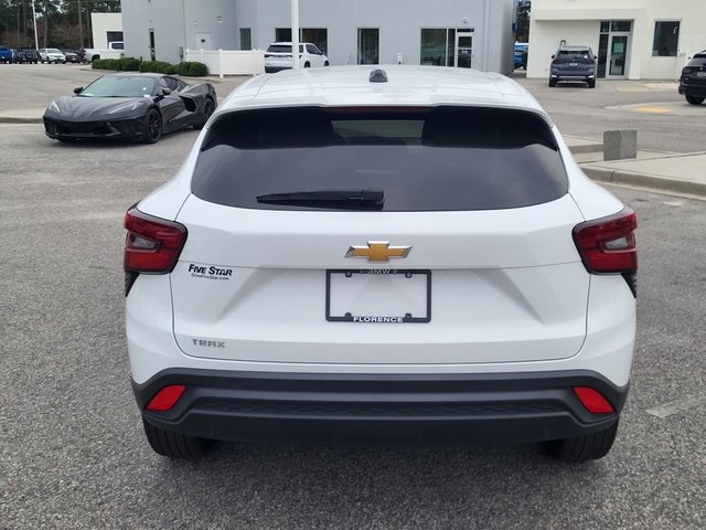 2025 Chevrolet Trax LS photo 2