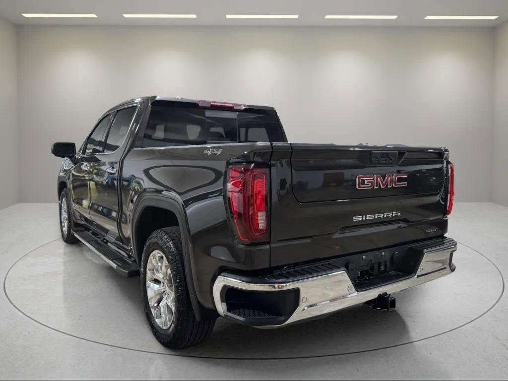 2021 Gmc Sierra SLT photo 2