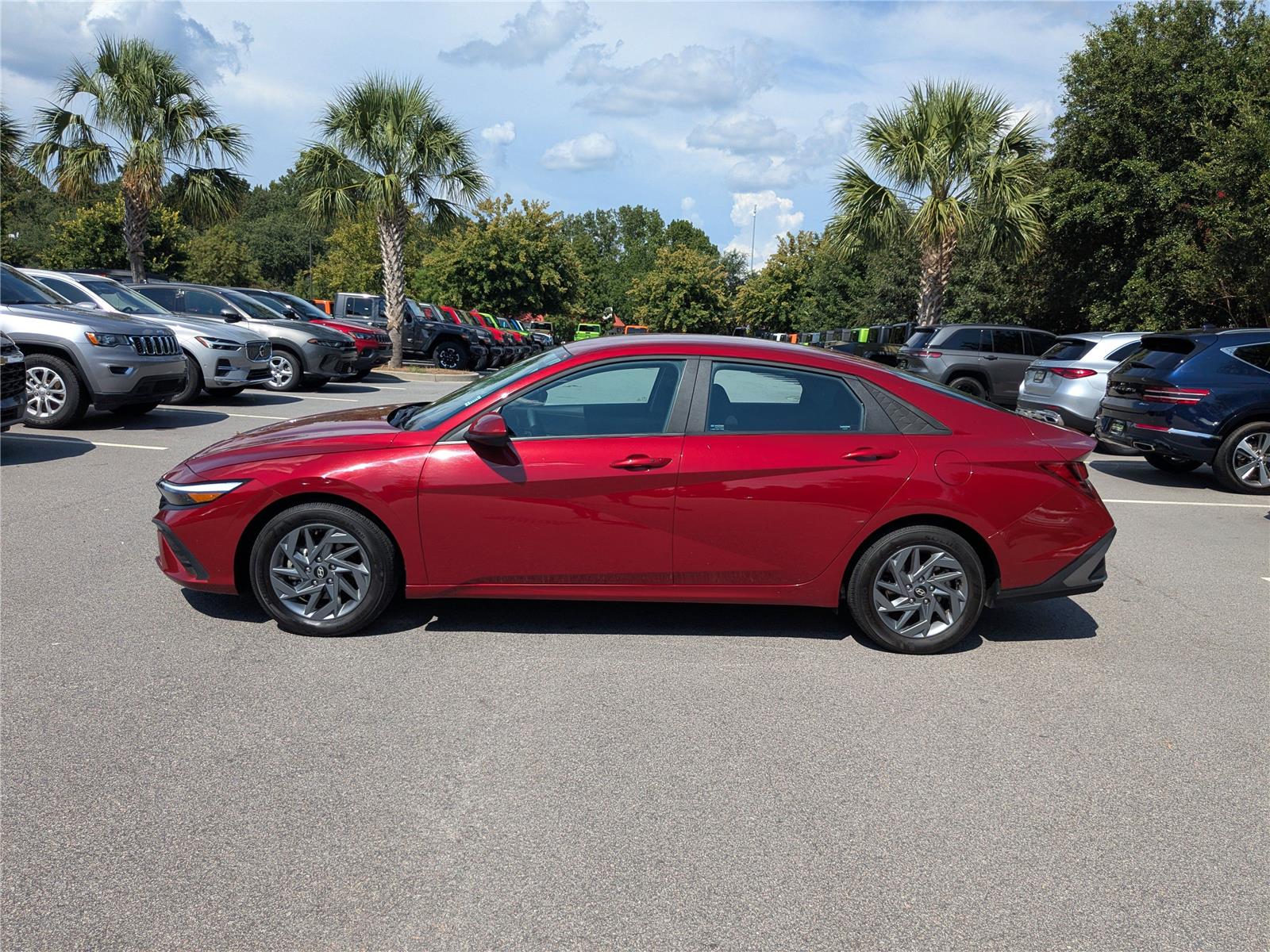 2024 Hyundai Elantra SEL photo 3