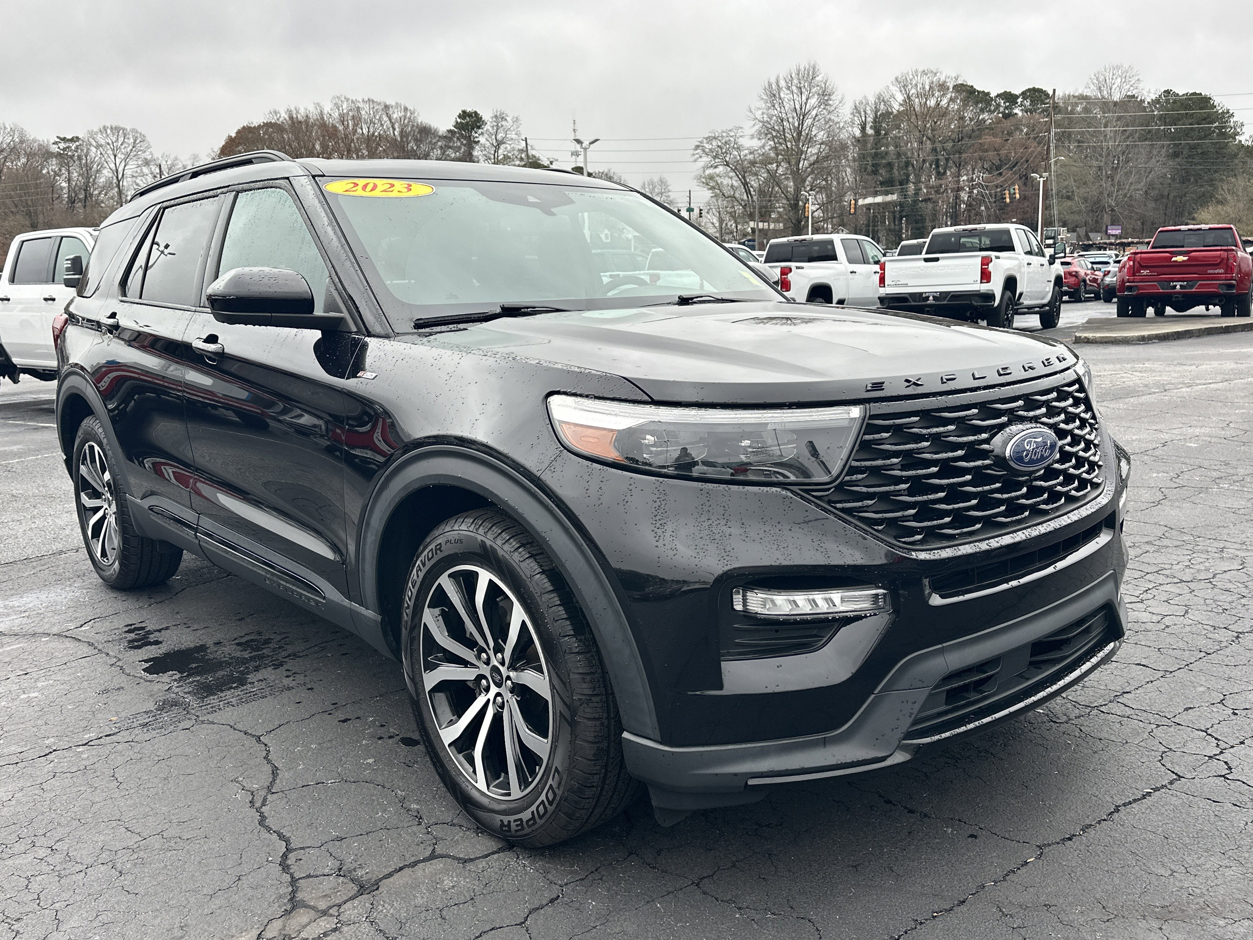 2023 Ford Explorer ST-LINE's photo