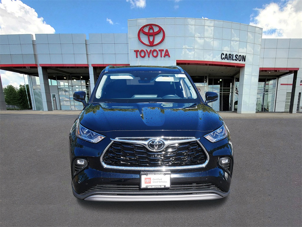 Certified 2022 Toyota Highlander Platinum with VIN 5TDFZRBHXNS230656 for sale in Minneapolis, Minnesota