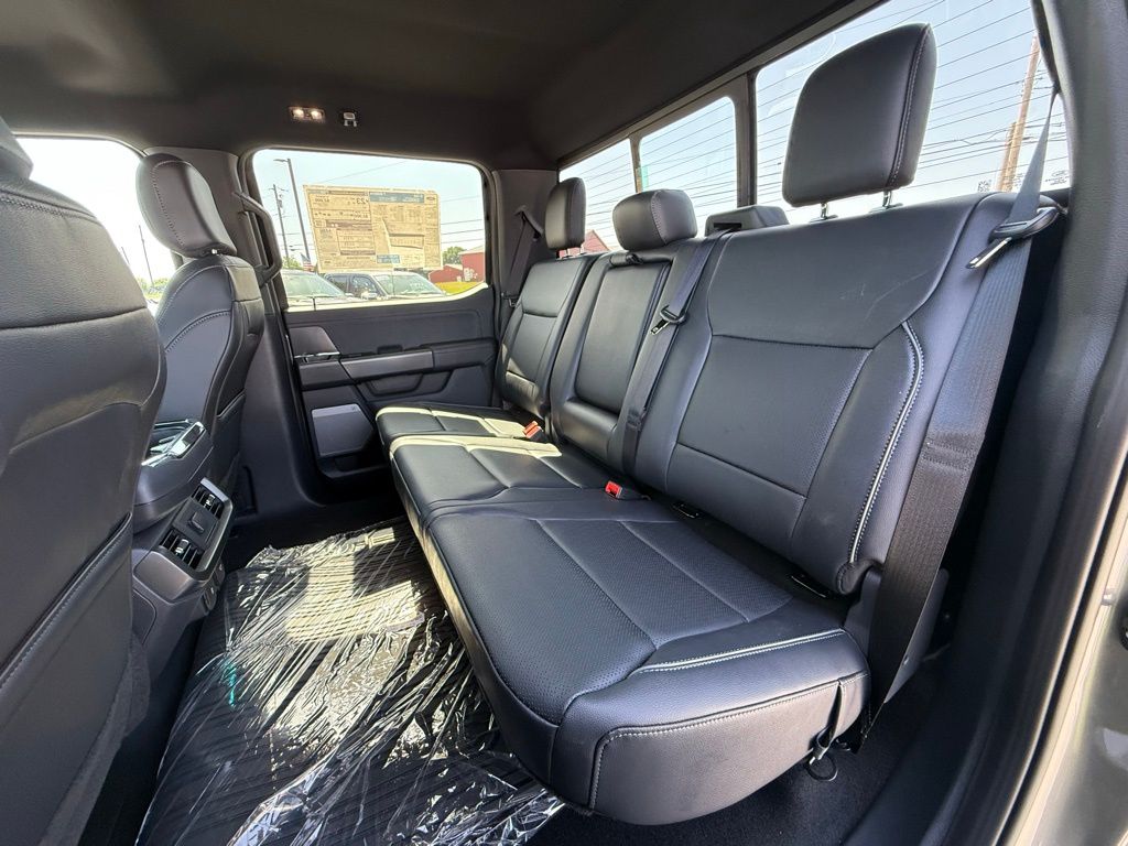 2025 Ford F-150 Lariat photo 31