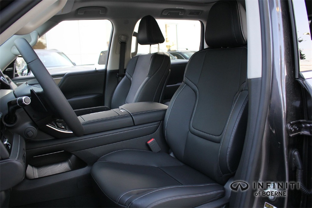 2026 Infiniti QX80 Pure photo 8