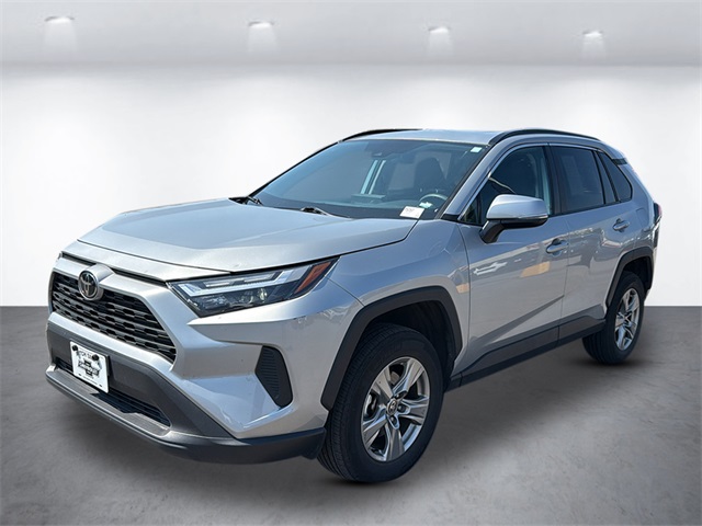 2024 Toyota RAV4 XLE's photo