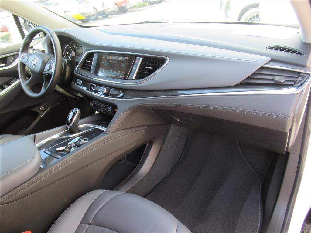 2018 Buick Enclave Essence photo 10