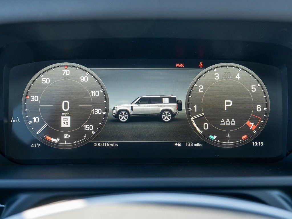 2025 Land Rover Defender 110 S photo 13