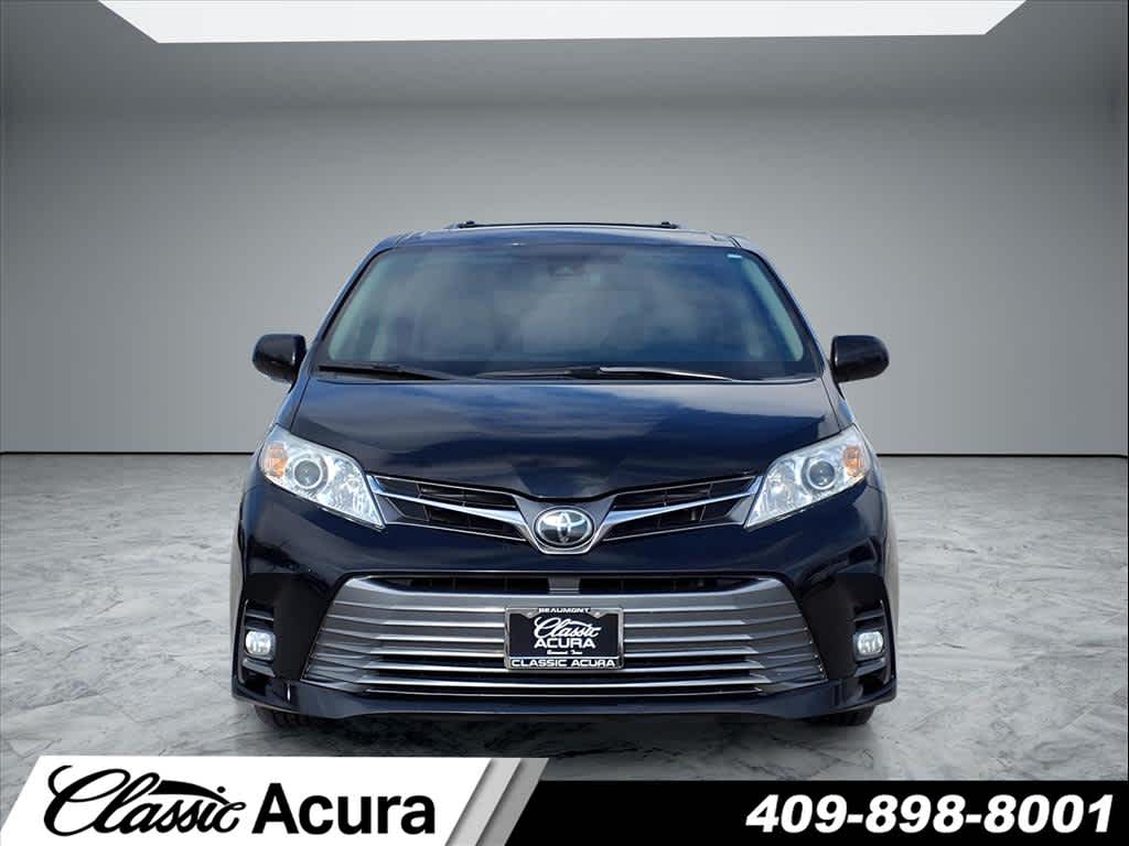 2020 Toyota Sienna XLE photo 3