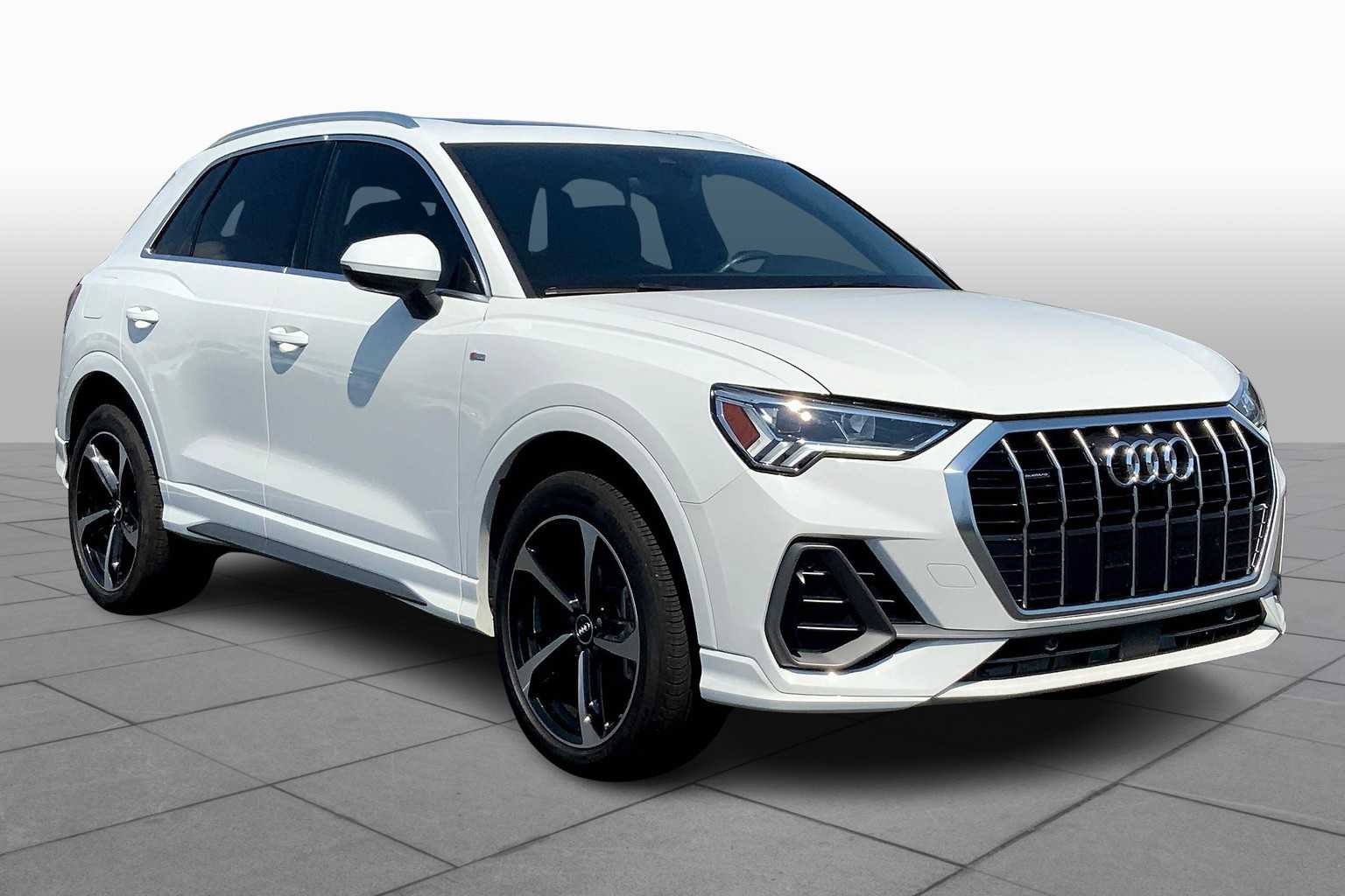 2022 Audi Q3 S line Premium Plus photo 2