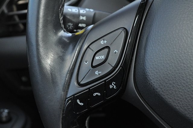 2018 Toyota C-HR XLE Premium photo 28