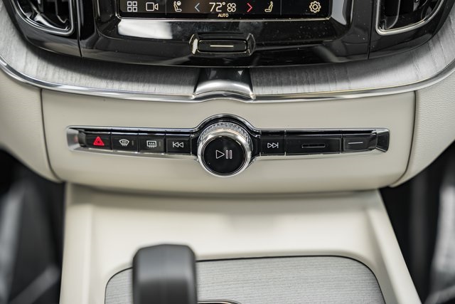 2025 Volvo XC60 Hybrid T8 Plus photo 19