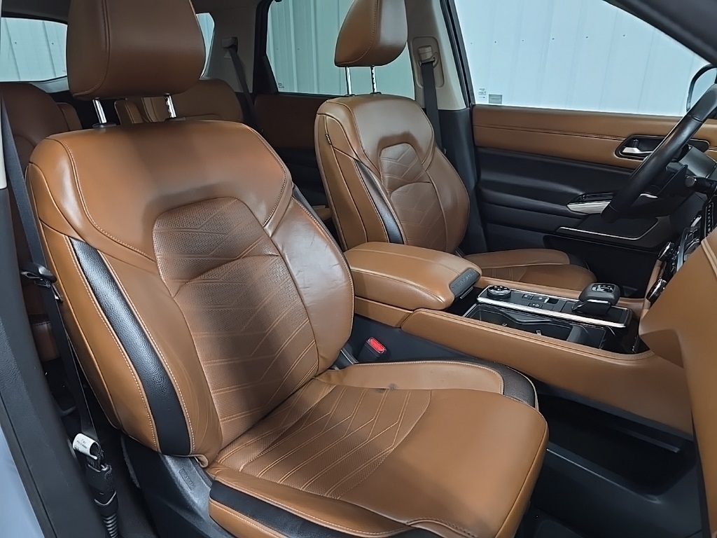 2023 Nissan Pathfinder Platinum photo 15