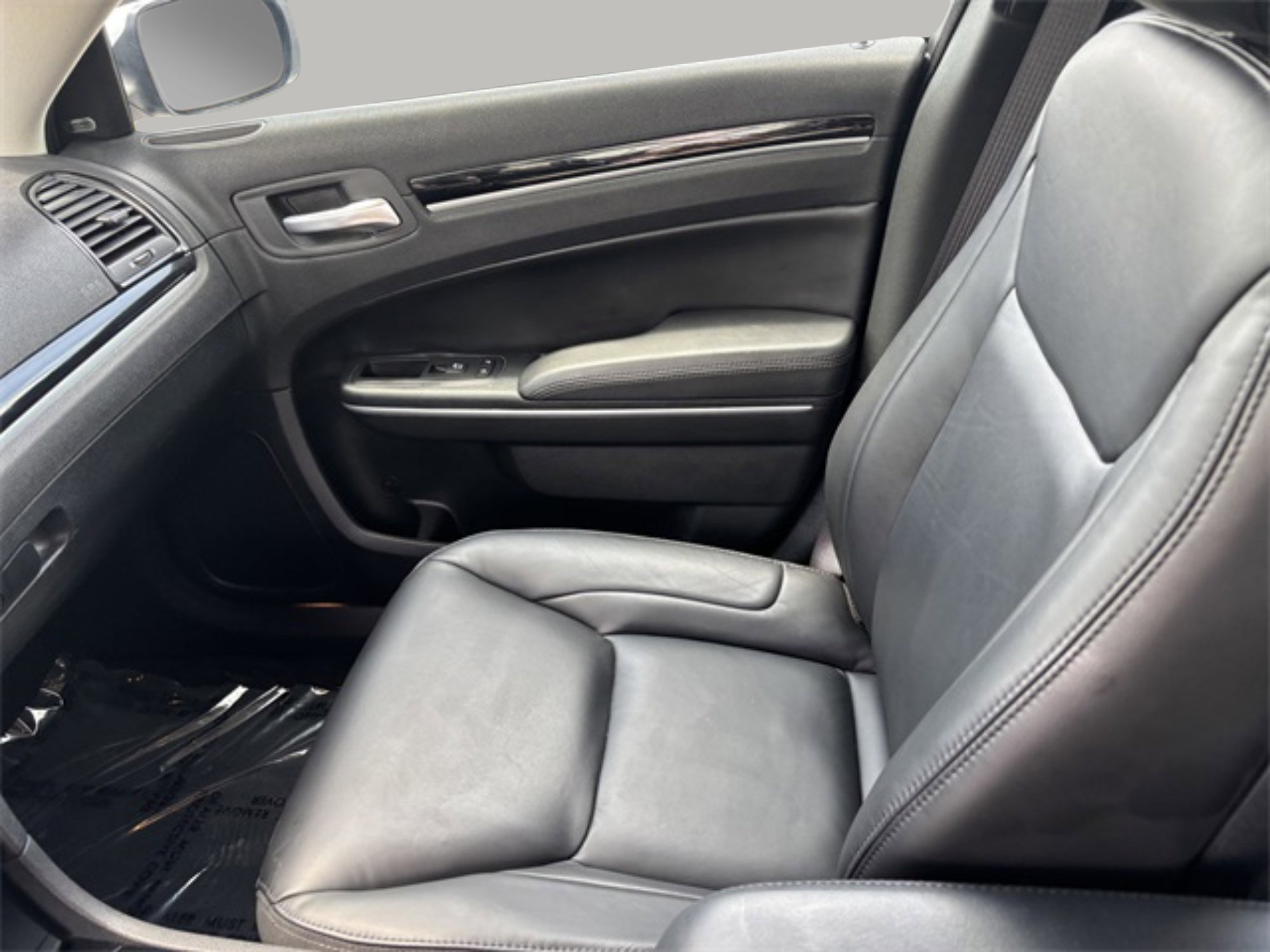 2023 Chrysler 300 Touring L photo 20